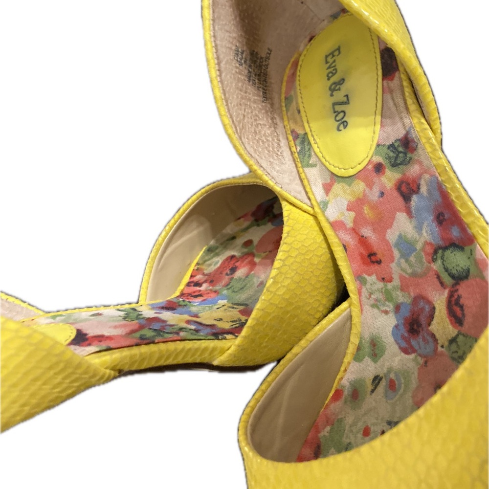 Eva & Zoe Yellow Textured Women's Heels - Picture 3 of 5